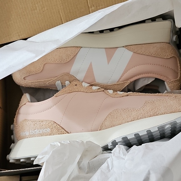 New Balance 327 Sneaker - Picture 5 of 7